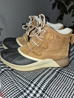 Sorel Brown Suede Ankle Boots